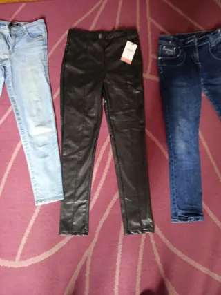 Pantalones vaqueros y de cuero