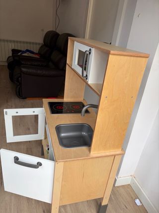 Cocina infantil de madera