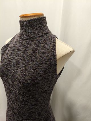 Vestido largo punto cuello alto sin mangas