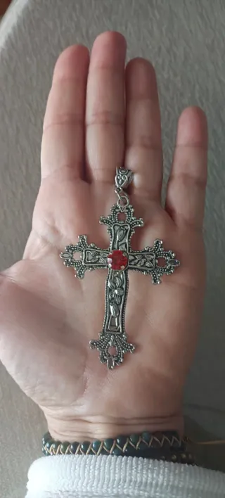 Collar Cruz Plata con Piedra Roja