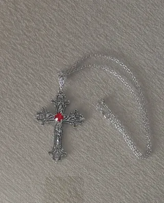 Collar Cruz Plata con Piedra Roja