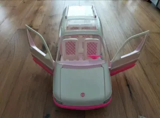 Minivan Barbie