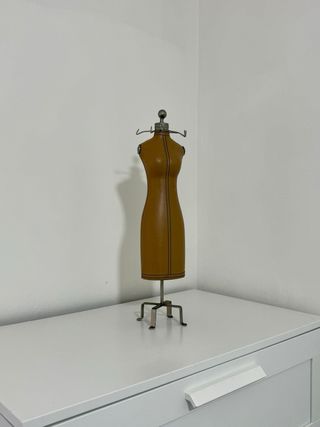 Maniquí expositor collares vintage