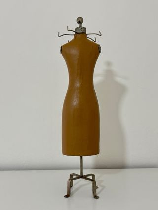 Maniquí expositor collares vintage