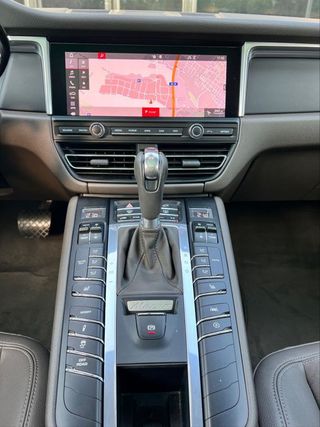 PORSCHE Macan Macan