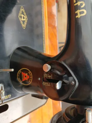 Máquina de coser antigua Alfa