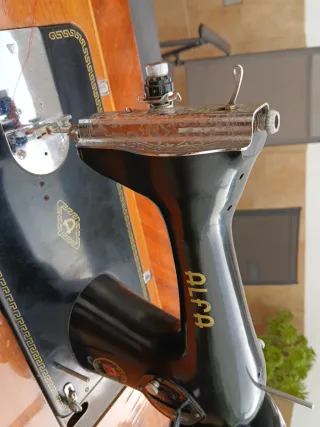 Máquina de coser antigua Alfa