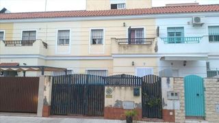 Casa adosada en venta en Coria del Río