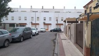 Casa adosada en venta en Coria del Río