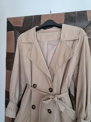 Gabardina beige con cinturón Talla M