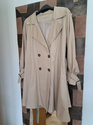 Gabardina beige con cinturón Talla M
