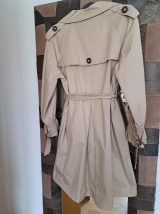 Gabardina beige con cinturón Talla M