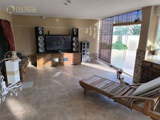 Chalet en venta en Novelda