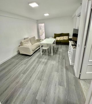 Piso en alquiler en Media Legua en Madrid