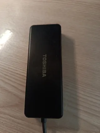 Adaptador Toshiba USB-C a HDMI/VGA