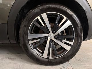 Peugeot 3008 Hybrid 225 e-EAT8 Allure