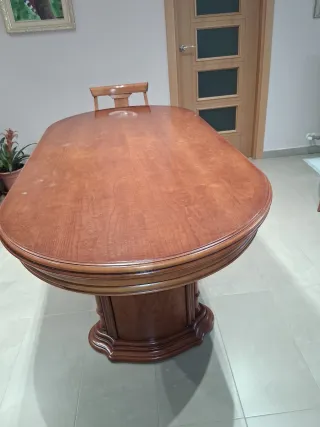 Mesa de comedor de madera