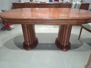 Mesa de comedor de madera