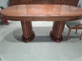 Mesa de comedor de madera