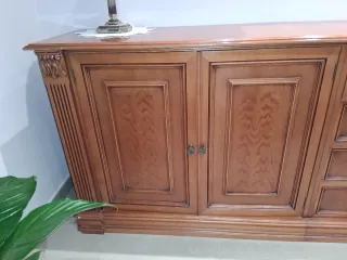 Mesa de comedor de madera