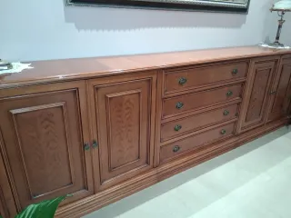 Mesa de comedor de madera
