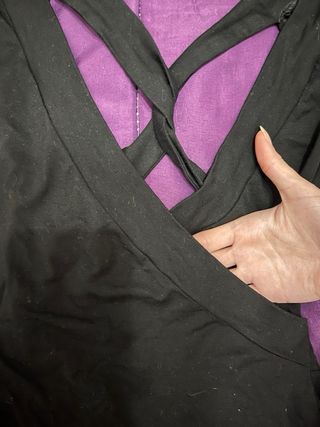 Top negro espalda cruzada estilo 2000