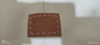 Bolso de piel beige y marrón