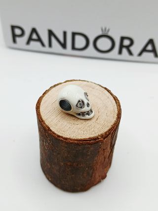 Charm Calavera Pandora brilla en la oscuridad plat