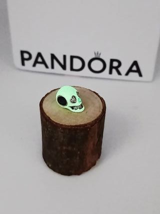Charm Calavera Pandora brilla en la oscuridad plat