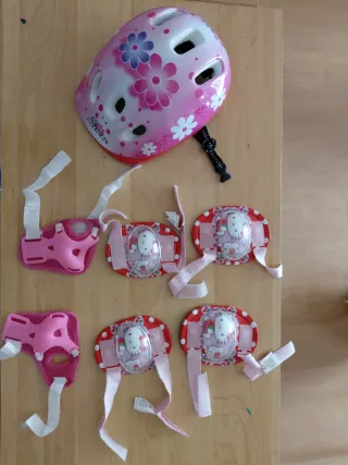 Casco y protectores infantiles flores