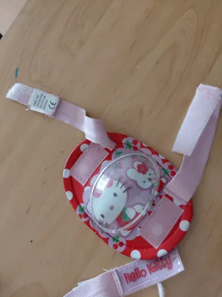 Casco y protectores infantiles flores