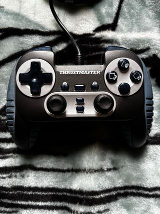2 Mandos Sony DualShock y 1 Mando THRUSTMASTER PS2