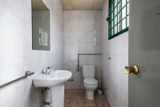 Local comercial en venta en Montserrat - Parque Empresarial en San Fernando de Henares