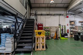 Local comercial en venta en Montserrat - Parque Empresarial en San Fernando de Henares
