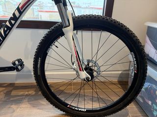 Bicicleta de Montaña Giant Blanca