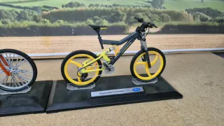 Lote 4 Bicicletas miniatura escala 1/10