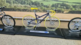 Lote 4 Bicicletas miniatura escala 1/10
