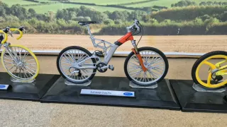 Lote 4 Bicicletas miniatura escala 1/10