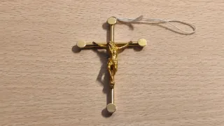 Pack de 3 Cruces de Jesús Colgantes Doradas