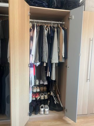 Armario PAX IKEA madera y cristal 2x0.75x0.58m