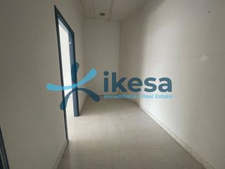 Local comercial en venta en Andújar
