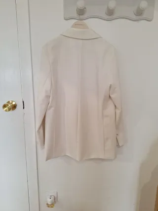 Conjunto pantalón y chaqueta beige