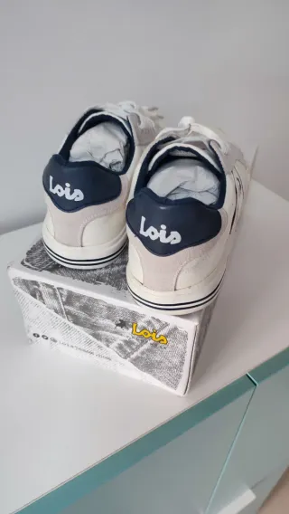 Zapatillas Lois Blancas y Azul Marino