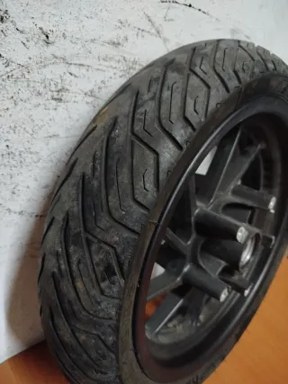 Llanta Yamaha XMAX 400 (2014-2016)