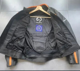 Chaqueta de moto+ protecciones, para todo el año