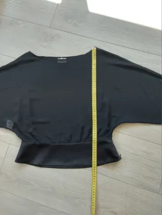 Talla 42 - Blusa Negra con Fajín Síntesis