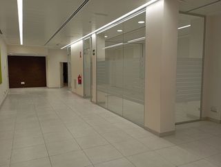 Local comercial en alquiler en Jerónimos en Madrid