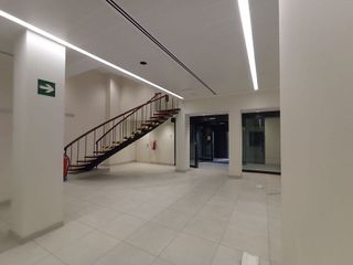 Local comercial en alquiler en Jerónimos en Madrid