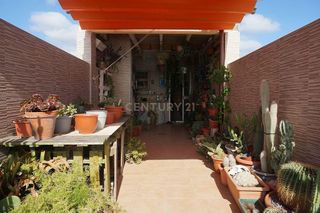 Casa adosada en venta en La Carihuela en Torremolinos