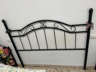 Cabecero y mesitas de hierro forjado negro